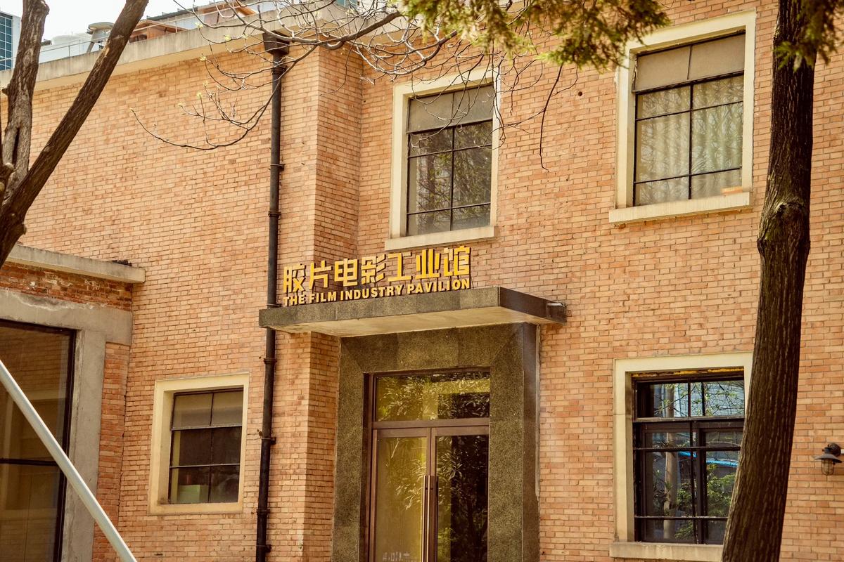 欧美在线成人精品的相关介绍