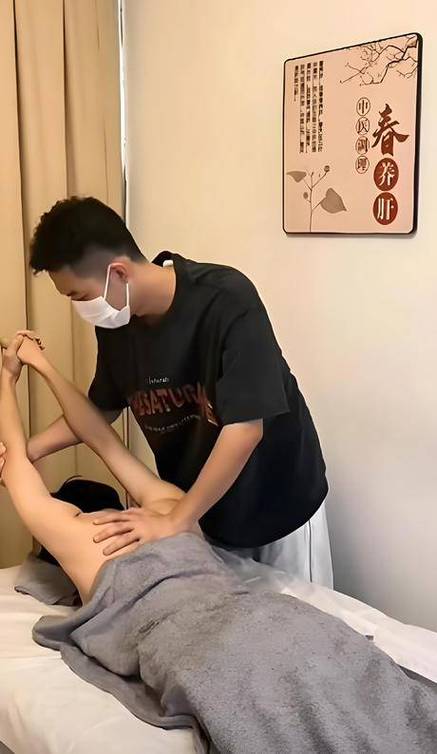 我被同桌cao的白浆直冒的相关介绍