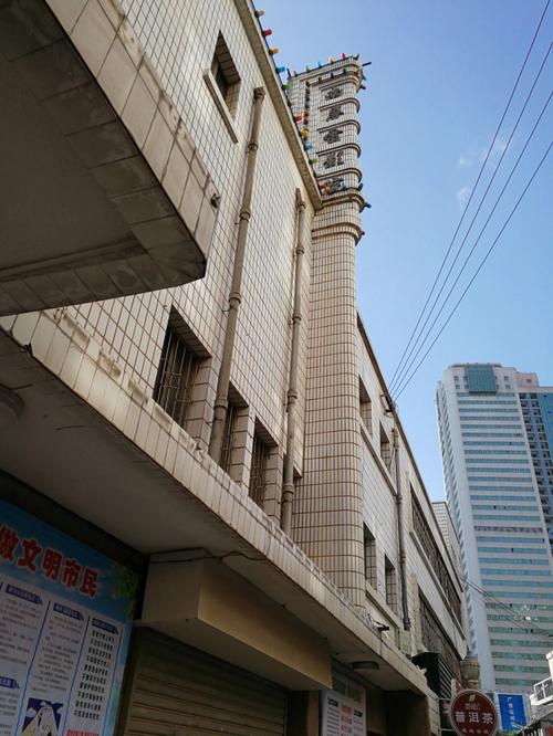 女生白色分泌物有点发黄正常吗的相关介绍