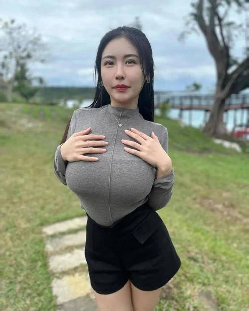 美女被扒开操的相关介绍