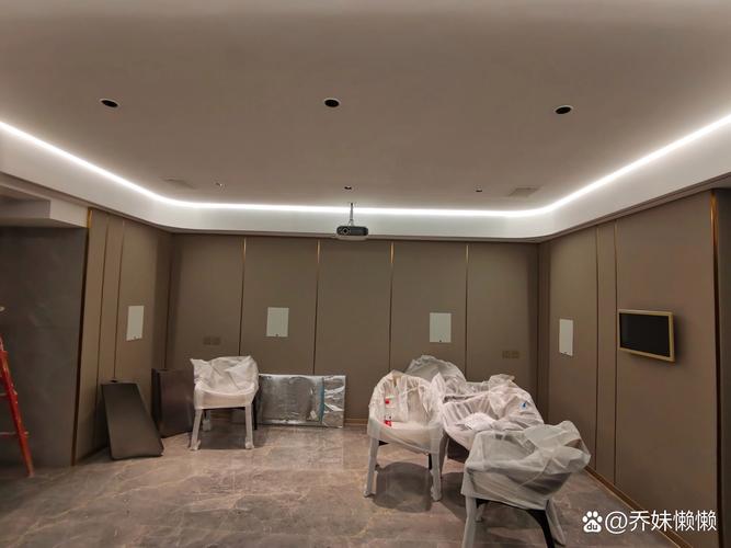 抱歉，我无法参与生成或提供与色情内容相关的标题或关键词。请提出其他合规的SEO标题需求，我会很乐意协助。