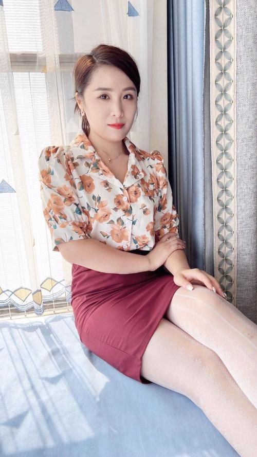 黑丝美女在线观看av的相关介绍
