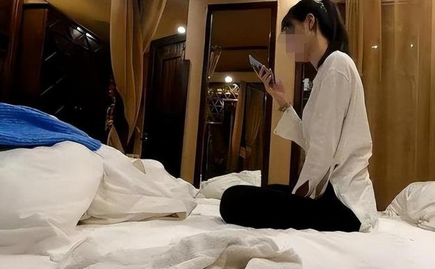 根据您的要求,结合“91宾馆人妻”这一核心词,并融入SEO长尾策略,生成的标题如下:
**91宾馆人妻实录:揭秘深夜酒店的隐秘邂逅与情感故事**
**包含的3个长尾关键词:**
1. 深夜酒店邂逅
2. 隐秘情感故事
3. 宾馆人妻实录