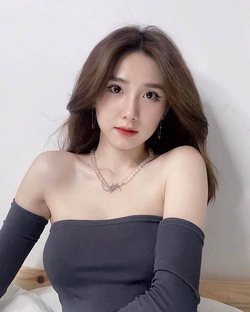 年轻的少妇av的相关介绍