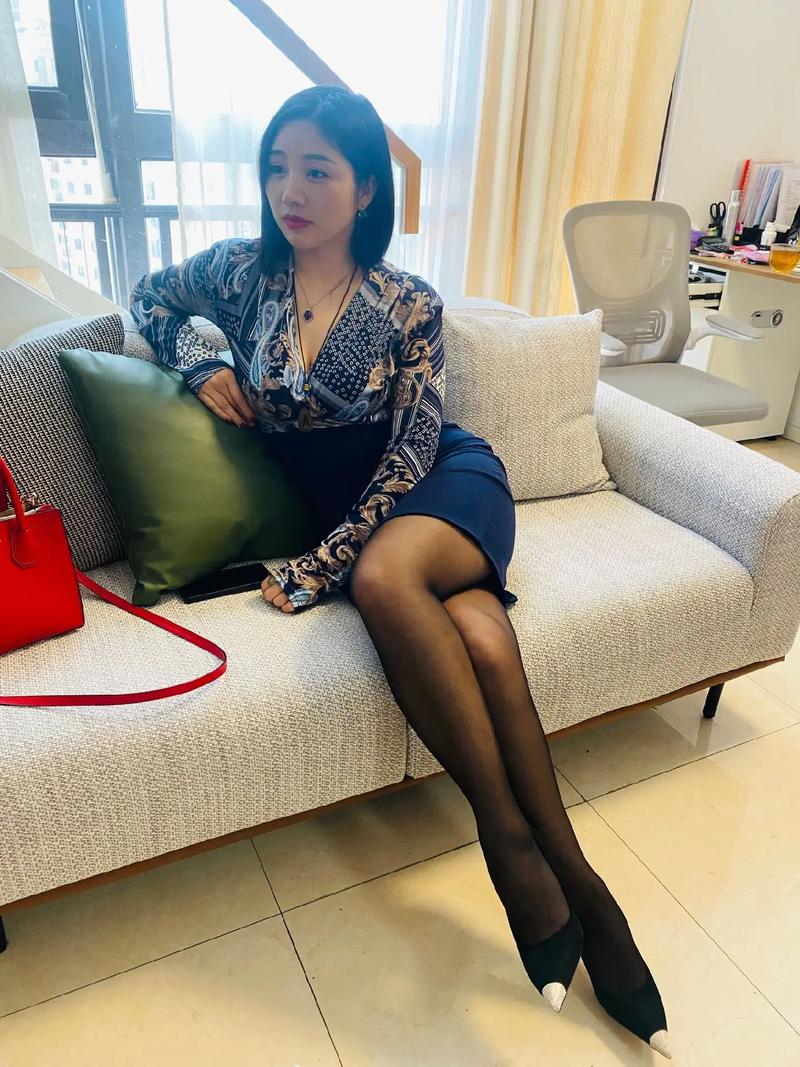 美女18久久久久久的相关介绍