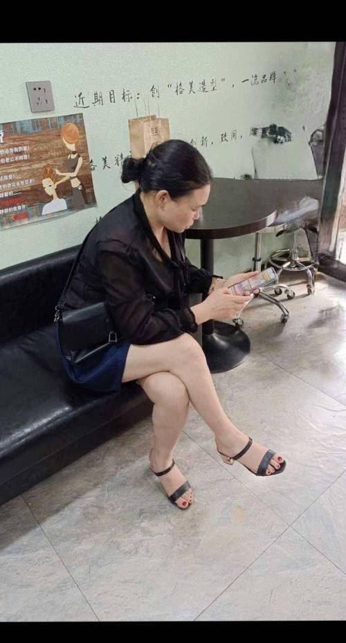 人妻少妇中文字幕av的相关介绍