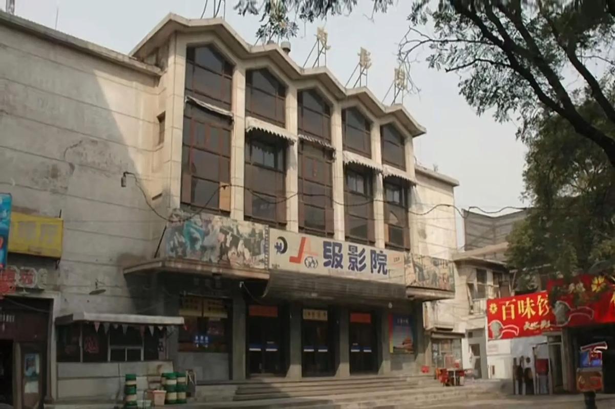 操美女老师嗯哦的相关介绍