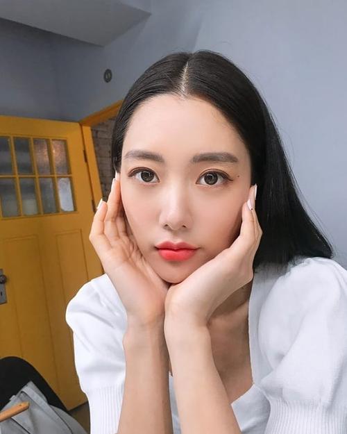 玷污女秘书的相关介绍