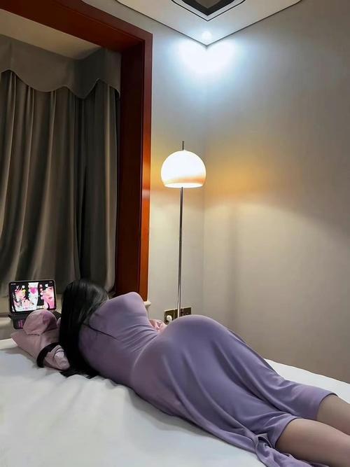 免费丰满少妇av的相关介绍